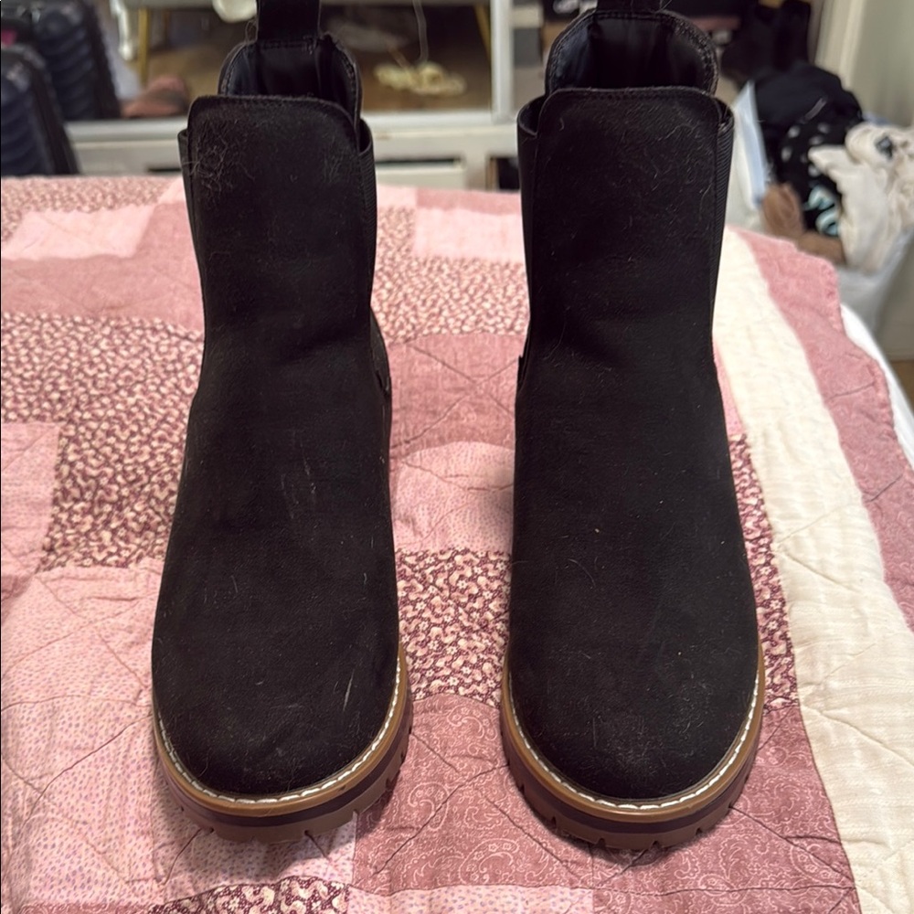 Kensie Black Ankle Boots with Brown Sole